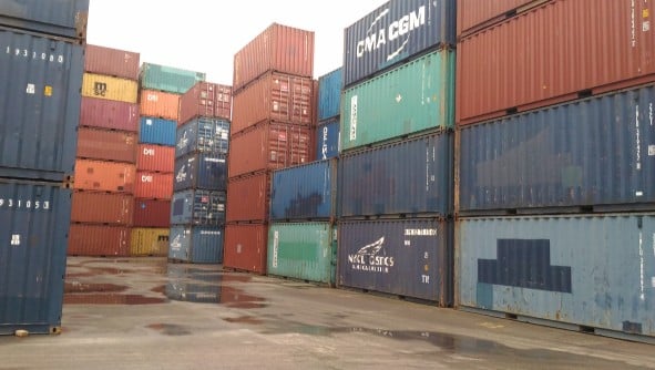 Sekitar 10% amada kapal kontainer global terjebak di Selat Hormuz