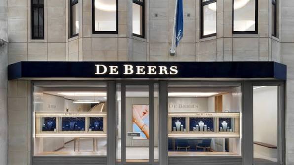 De Beers، عملاق الماس الأفريقي، يُباع بمليار دولار أمريكي
