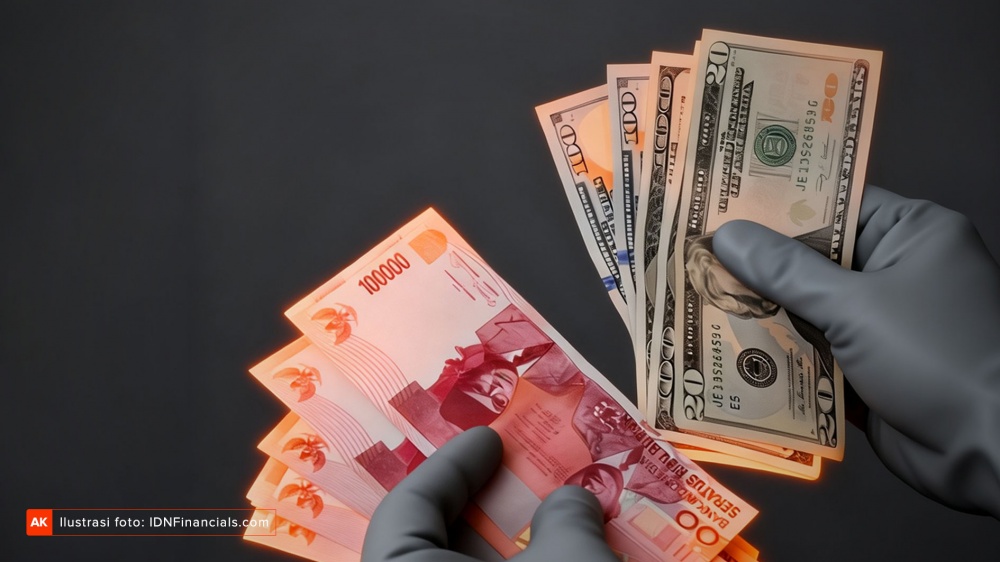 Most banks sell USD above IDR 17,000, highest at IDR 17,300 | IDNFinancials
