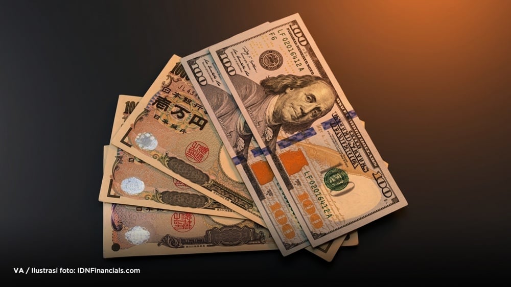 الدولار الأمريكي يرتفع، وتوترات هرمز تدفع أسعار النفط للارتفاع
